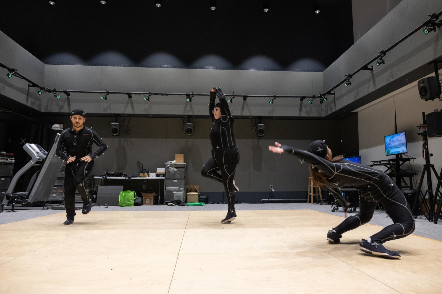 Bridging real human movement with digital technology