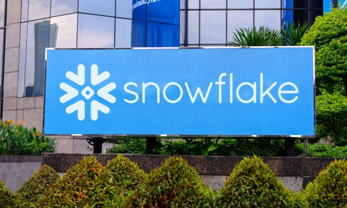 Snowflake Commits $6 Billion to AWS For Global AI Expansion