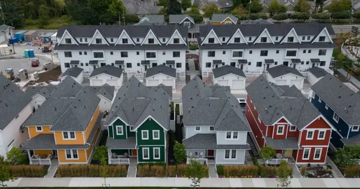 Some Ontario homeowners hit ‘breaking point,’ miss mortgage payments: report