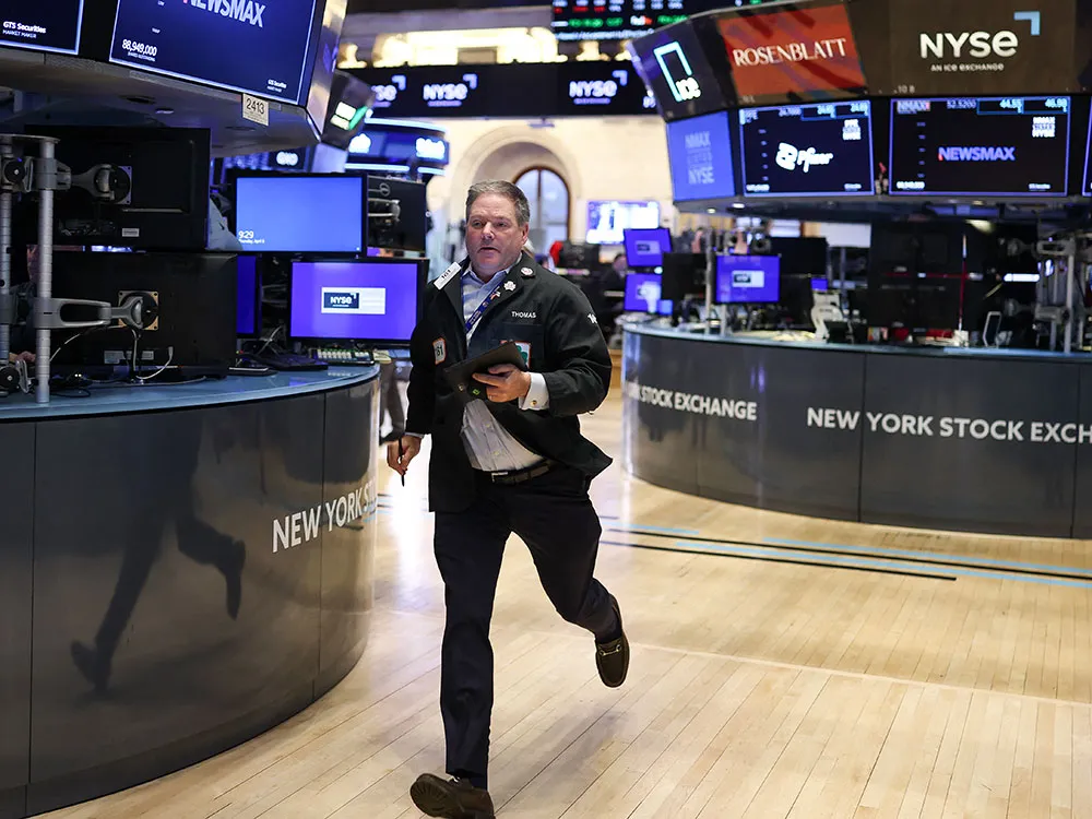 Keep calm and heed Warren Buffett — history shows market meltdowns are short