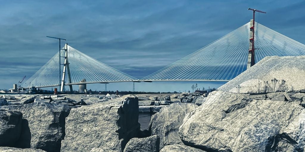 5 stories shaping Canadian auto this week: Gordie Howe bridge, Stellantis Brampton, more