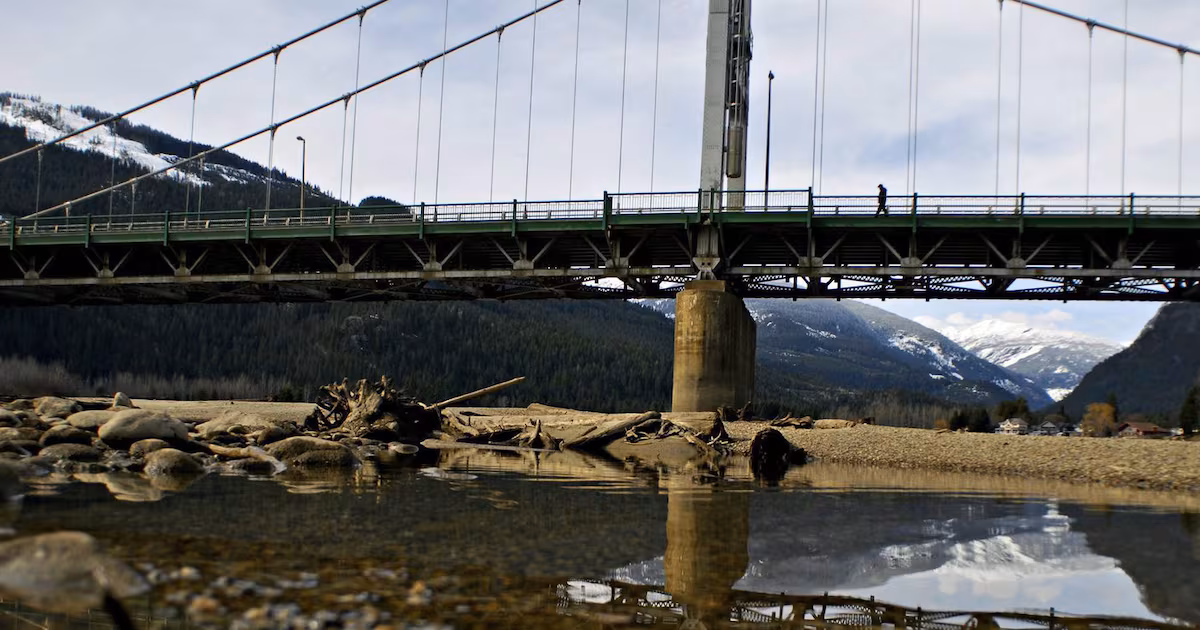 Landslide closes Highway 1 from Revelstoke to Golden in B.C. Interior