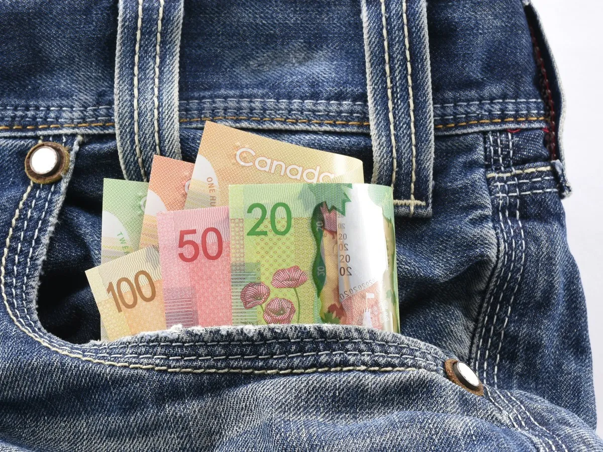 Here's how much Canadians are earning on average