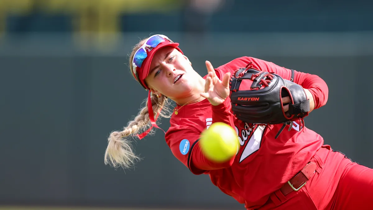 Tennessee softball coach disputes claim by Texas Tech player regarding Women's College World Series handshake line remarks