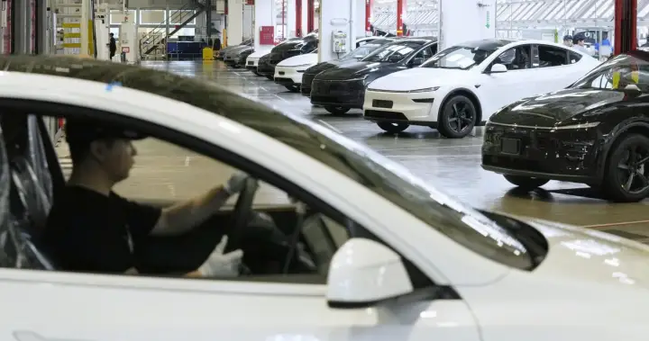 Chinese EVs arrive on Canadian soil as federal memo warns of privacy risks