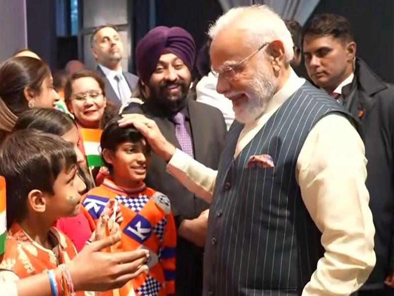 PM Modi witnesses cultural, classical performances after interacting Indian diaspora in The Hague
