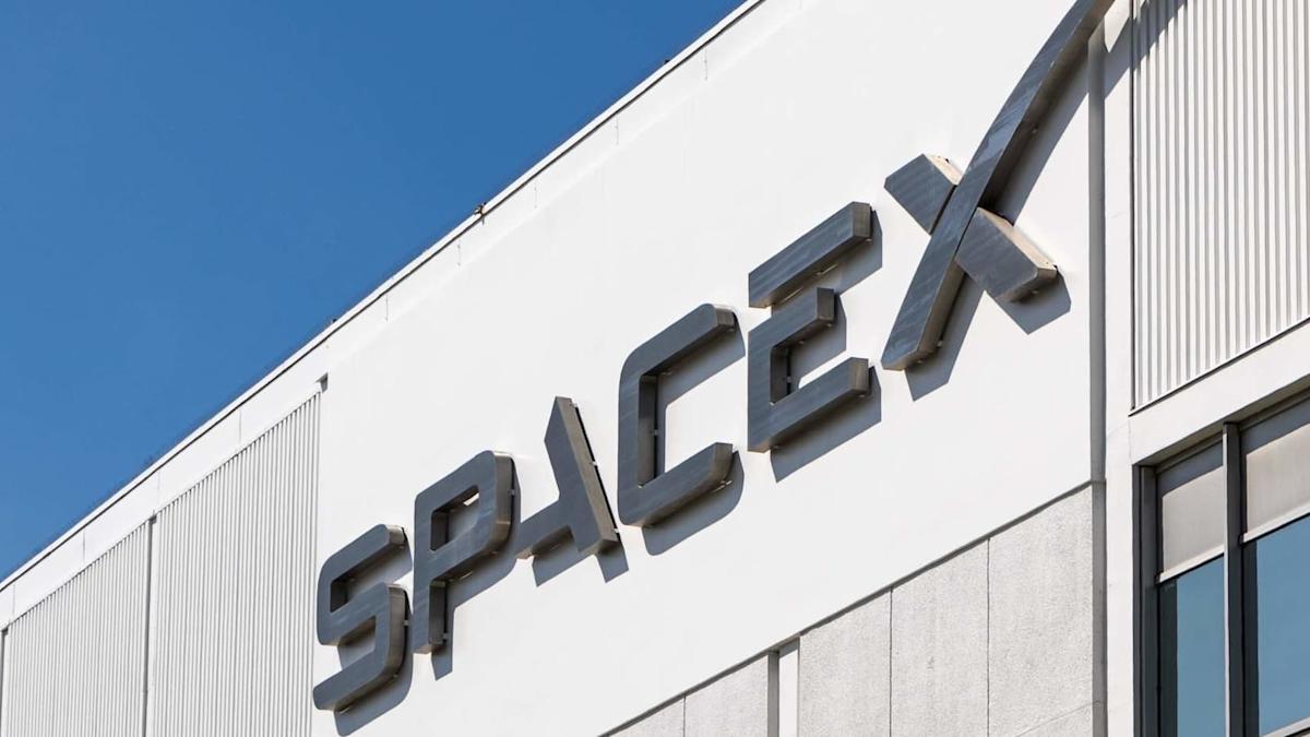 SpaceX IPO is coming to your 401(k). Should you be concerned?