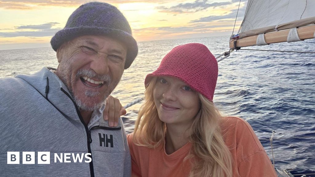 Australian father and daughter sail around the world together