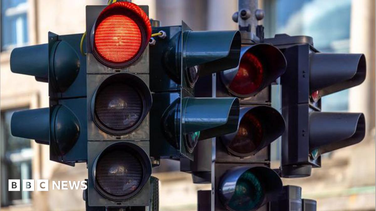 New bus technology to prompt traffic light changes in Sheffield