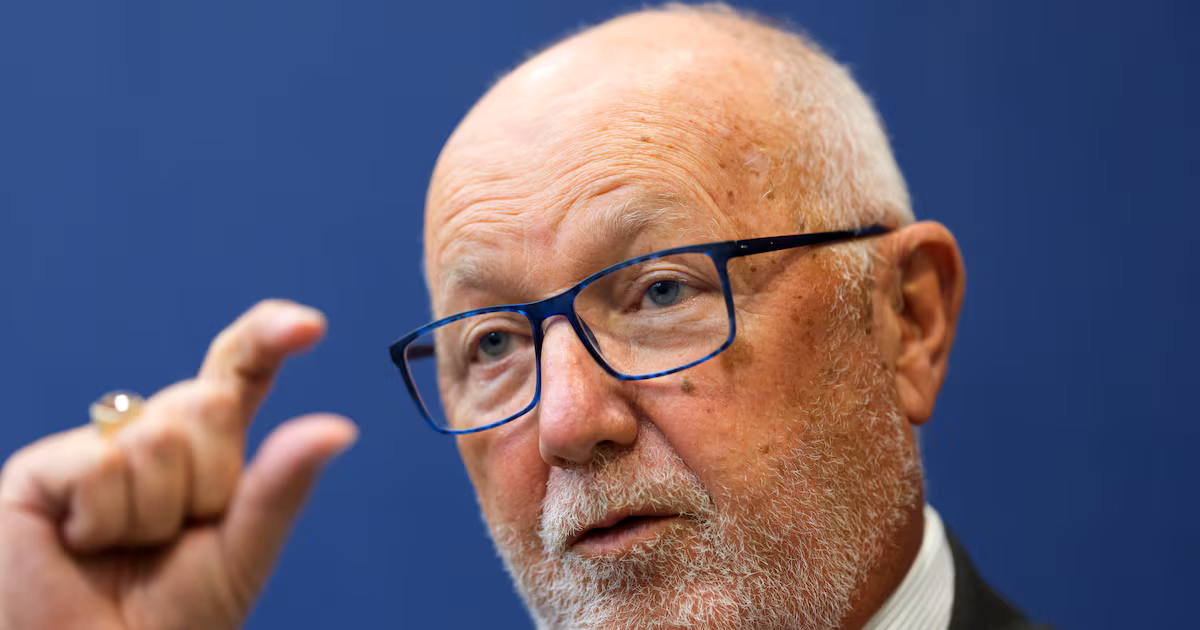 Trump sticks with pick for intel job, Ambassador to Canada Pete Hoekstra possible replacement: AP