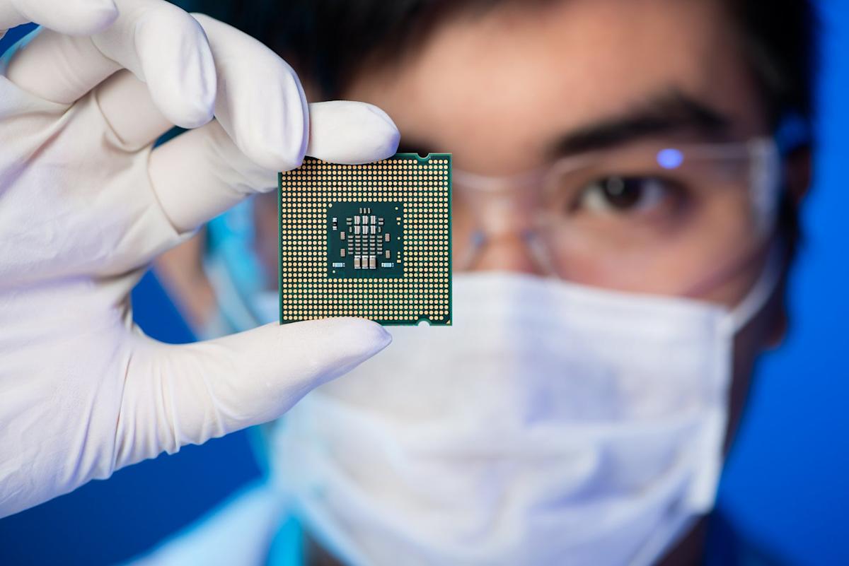 Better Artificial Intelligence (AI) Stock: Marvell Technology vs. Broadcom