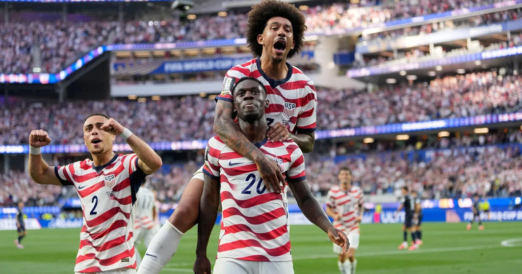 U.S. cruises past Paraguay 4