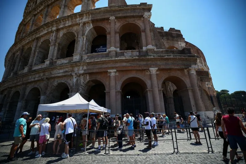 Europe swelters under heatwave, prompting crisis talks in France