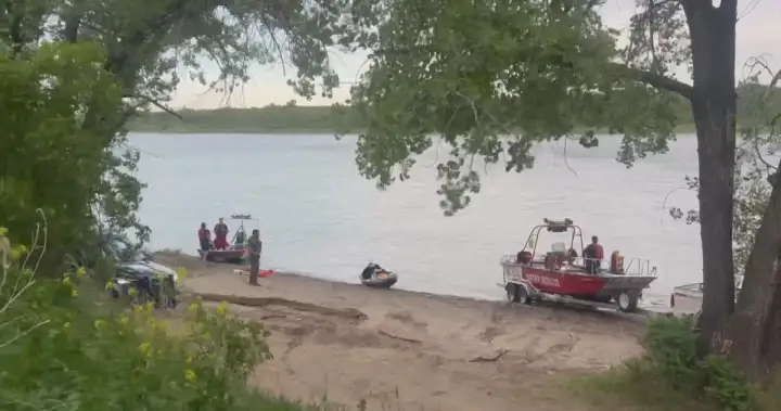 Crews search for missing jet ski rider who went over Saskatoon weir