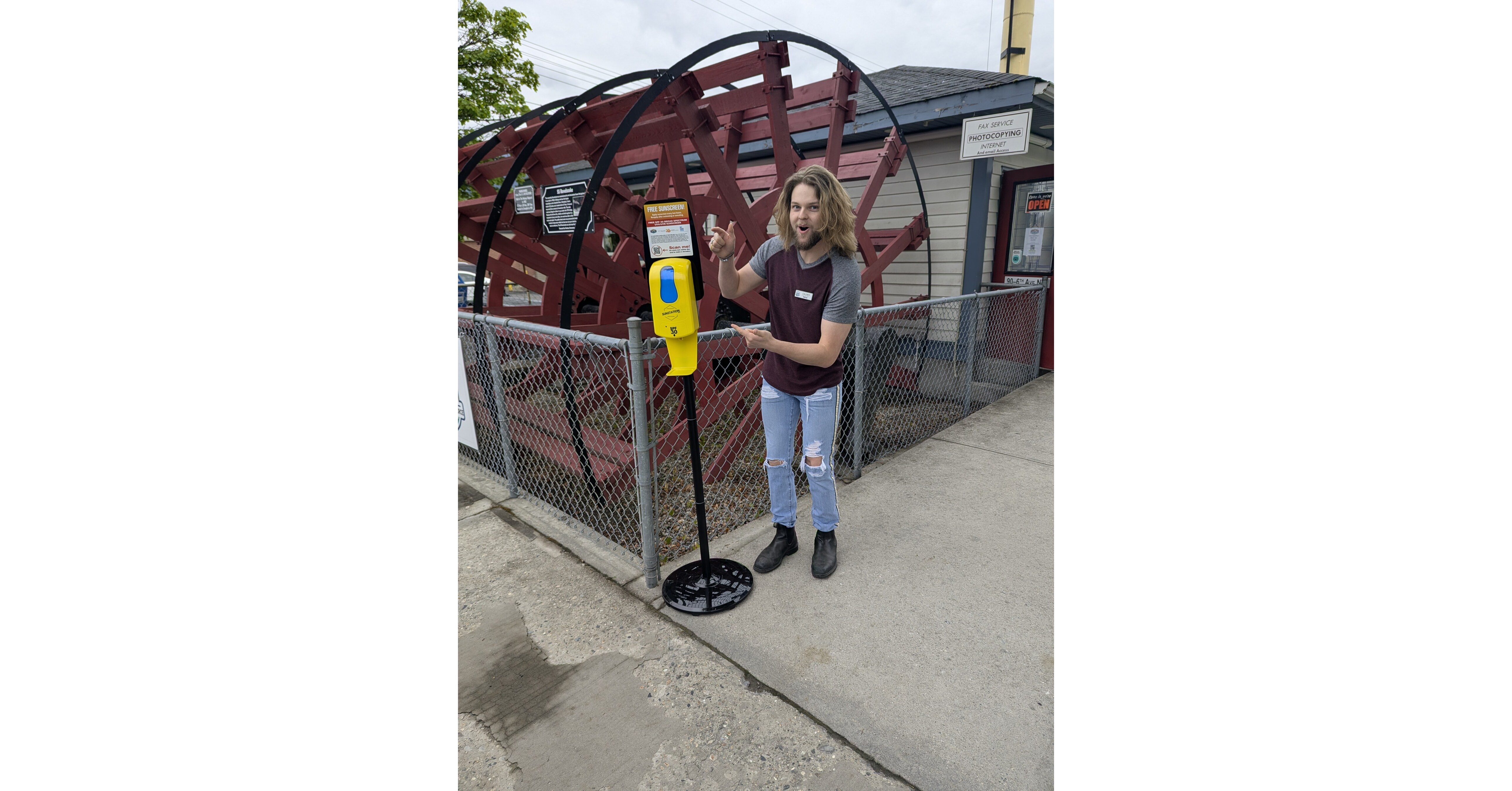 SAVE YOUR SKIN FOUNDATION EXPANDS NATIONAL PUBLIC SUNSCREEN DISPENSER PROGRAM TO 100 LOCATIONS ACROSS CANADA