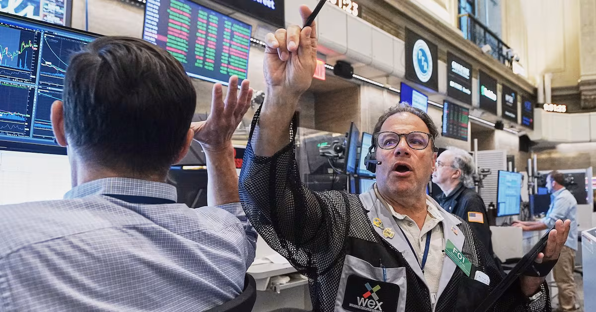 U.S. stocks waver as tech companies slip and oil prices continue falling