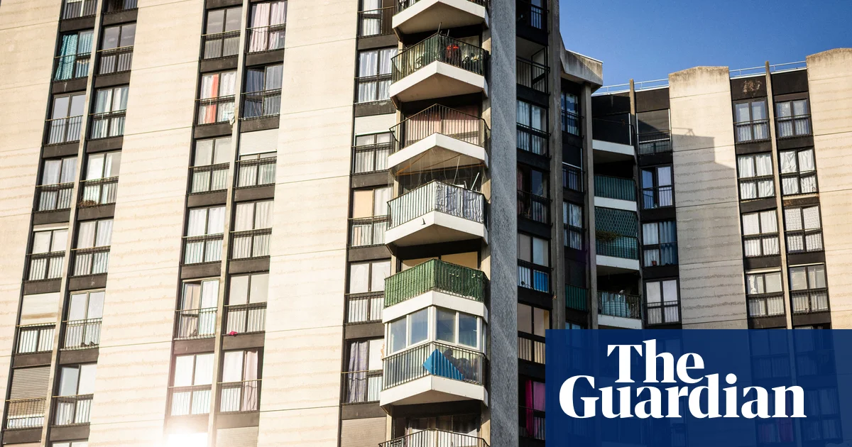 ‘It’s like a furnace’: French struggle with heat