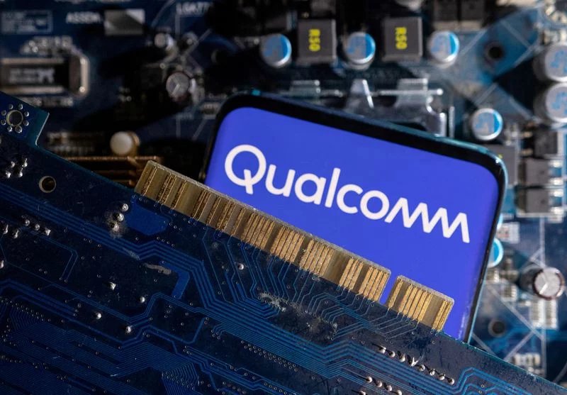 How could Qualcomm bring data center AI technology to smartphones?