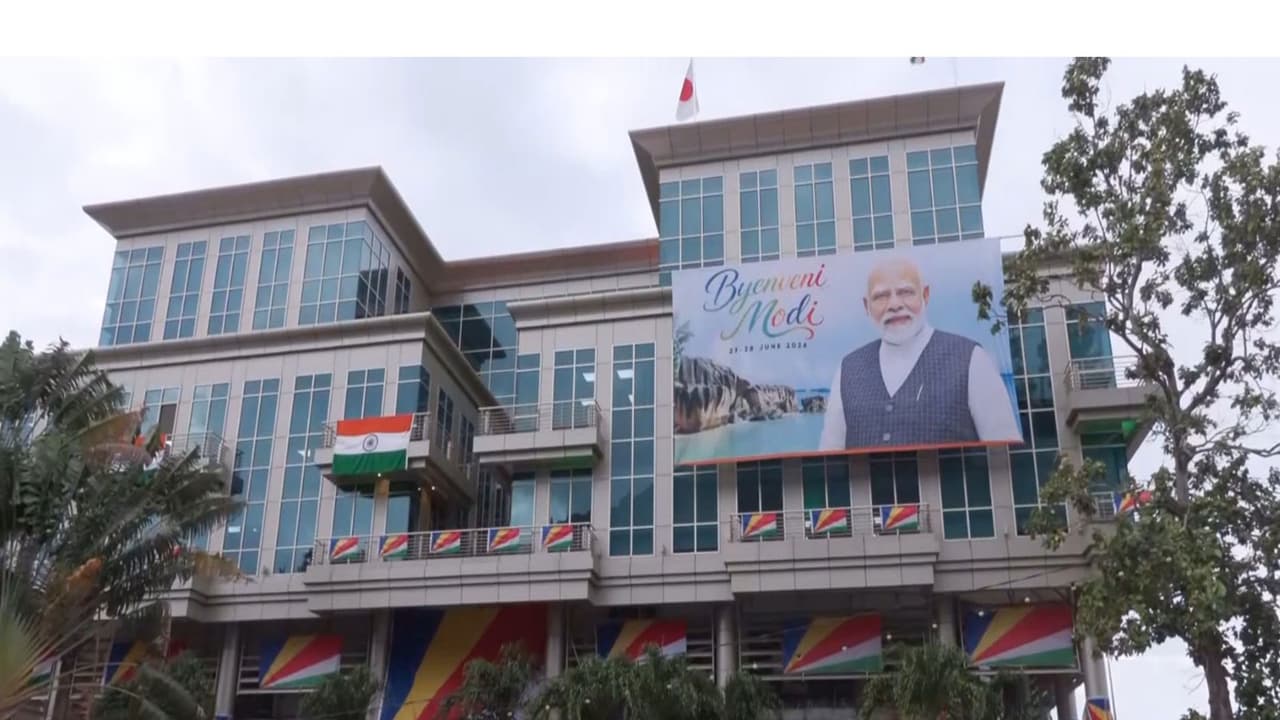 Indian Diaspora Welcomes PM Modi to Seychelles for Landmark State Visit
