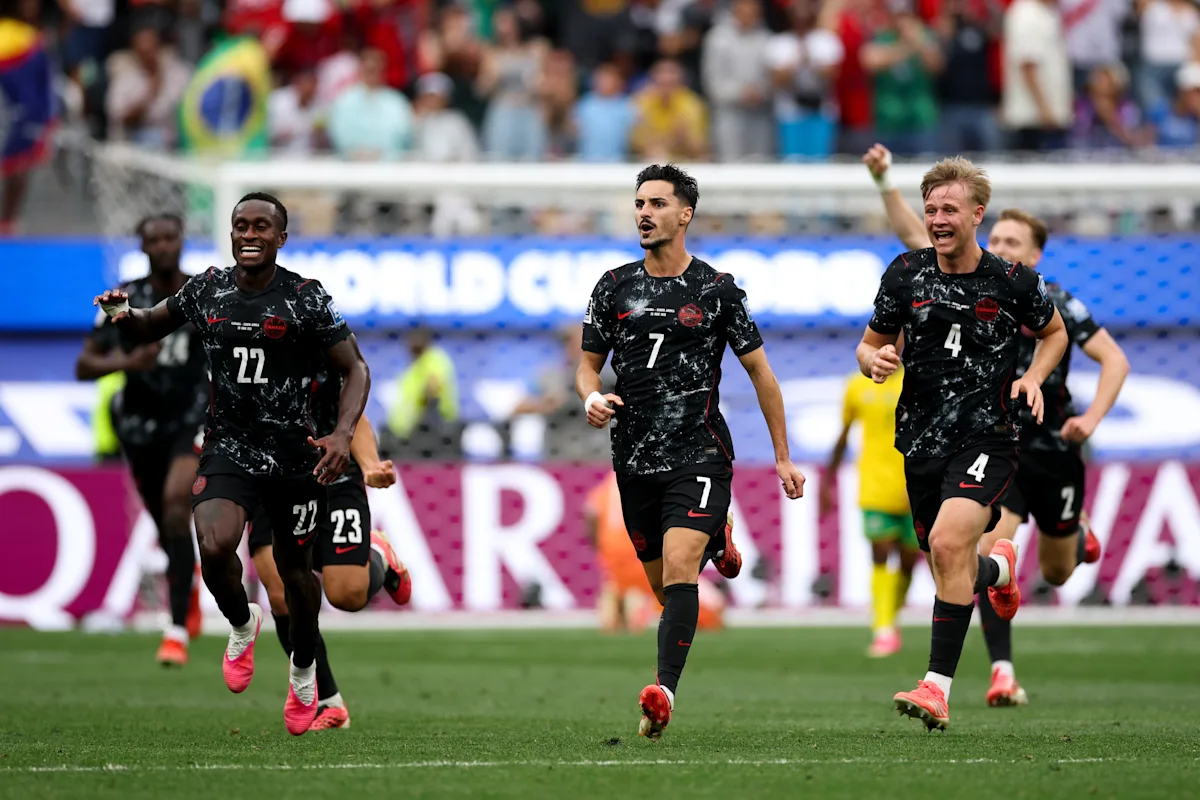 Stephen Eustáquio's late goal sends Canada to the World Cup Round of 16 in a 1