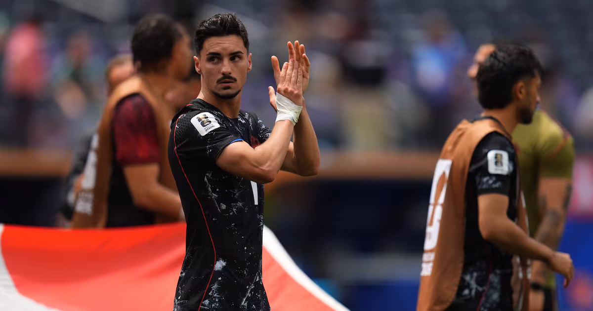 Eustaquio nets winner, Canada advances to round of 16 with 1