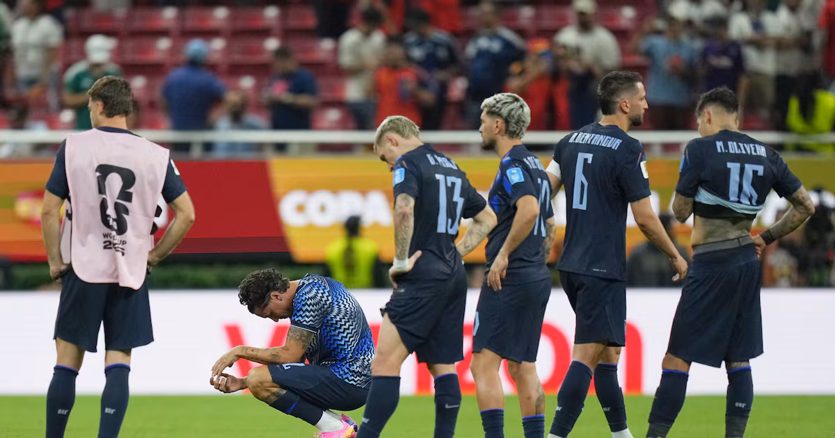 Uruguay federation reportedly cancels charter flight after World Cup exit