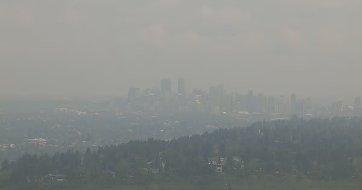 Calgary under air quality warning as smoke blows in from Saskatchewan: Environment Canada