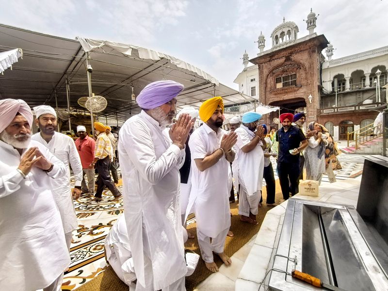 Punjab politics takes a religious turn