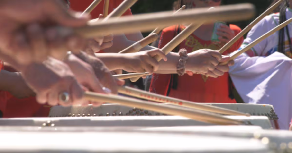 Canadians drum up from coast-to