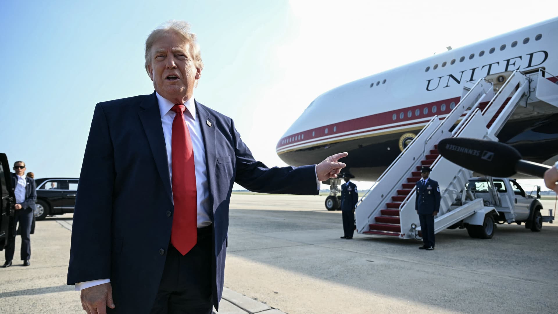 Trump says outside funds 'run my money' after disclosure shows billions in 2025 revenue
