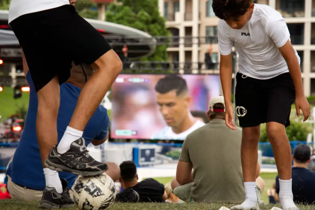 Hundreds in Kelowna watch as Portugal beats Croatia in nail