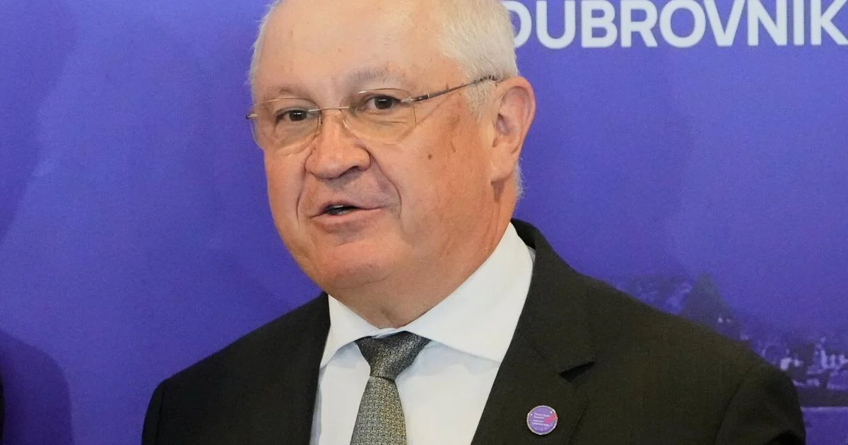 Moldova's prime minister steps down, triggering the government's resignation