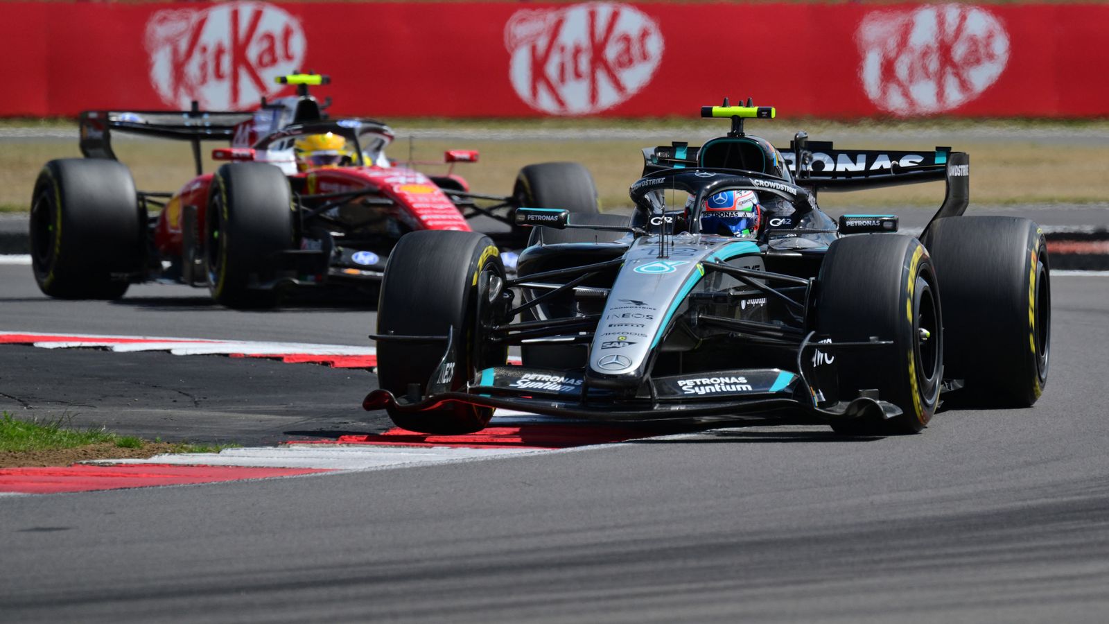 British GP Sprint: Kimi Antonelli beats Lewis Hamilton to victory at Silverstone to extend world championship lead