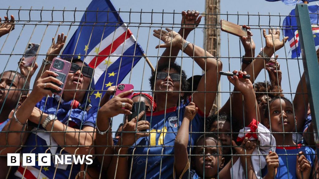 Thousand welcome home Cape Verde footballers after stunning World Cup run