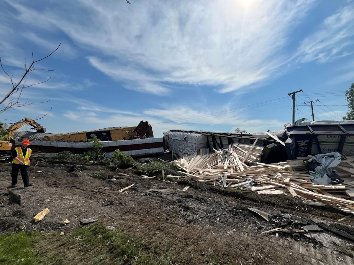 Train derailment cleanup underway in Repentigny, Que.