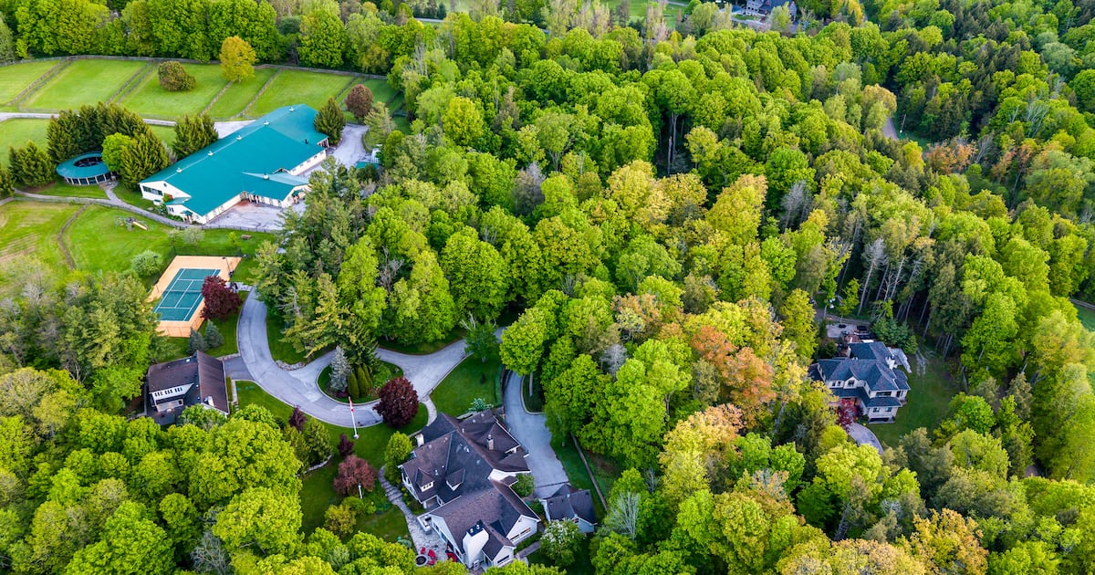 This sprawling estate north of Toronto features multiple homes and world