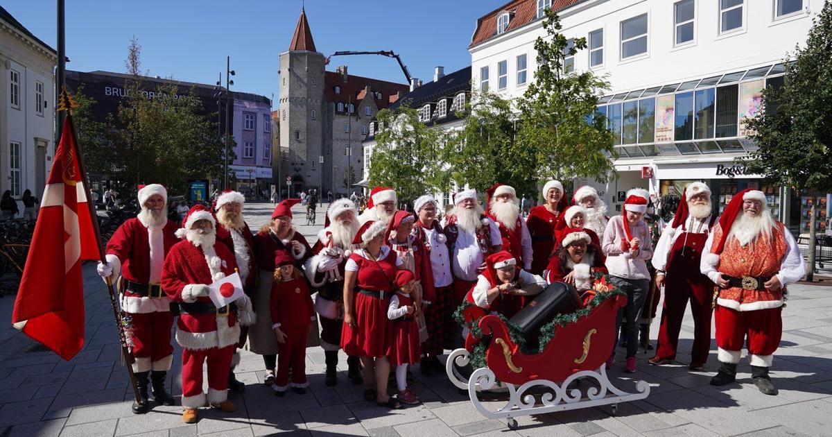 World Santa Congress brings Christmas cheer to the height of summer