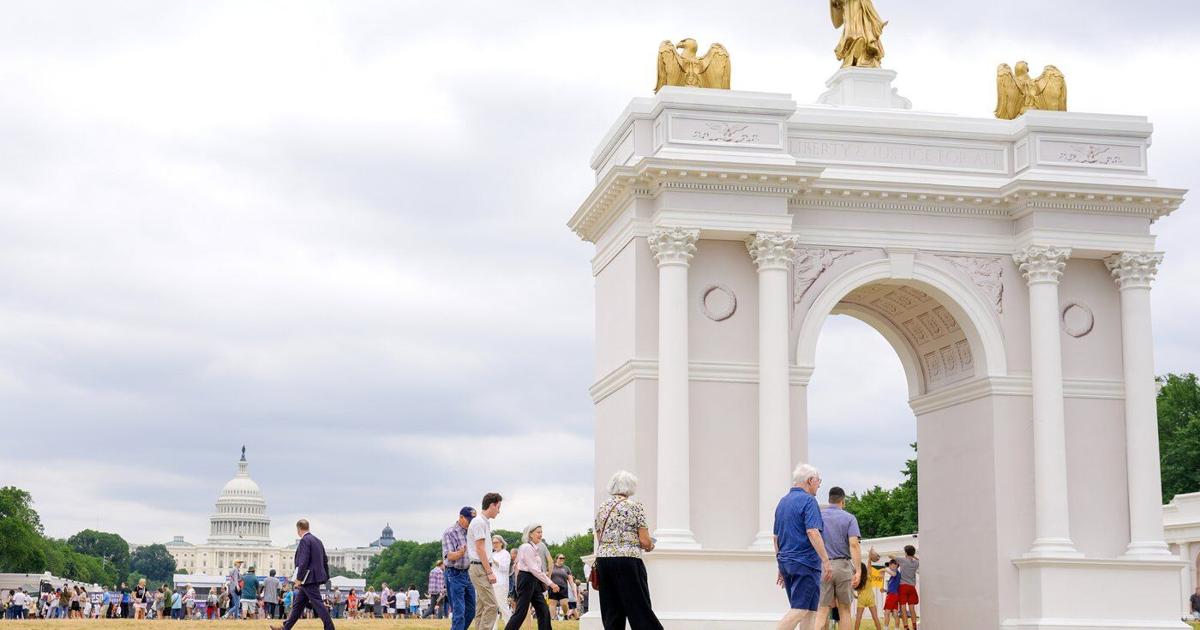 Trump's plan for a triumphal arch in DC wins early approval from a key federal agency