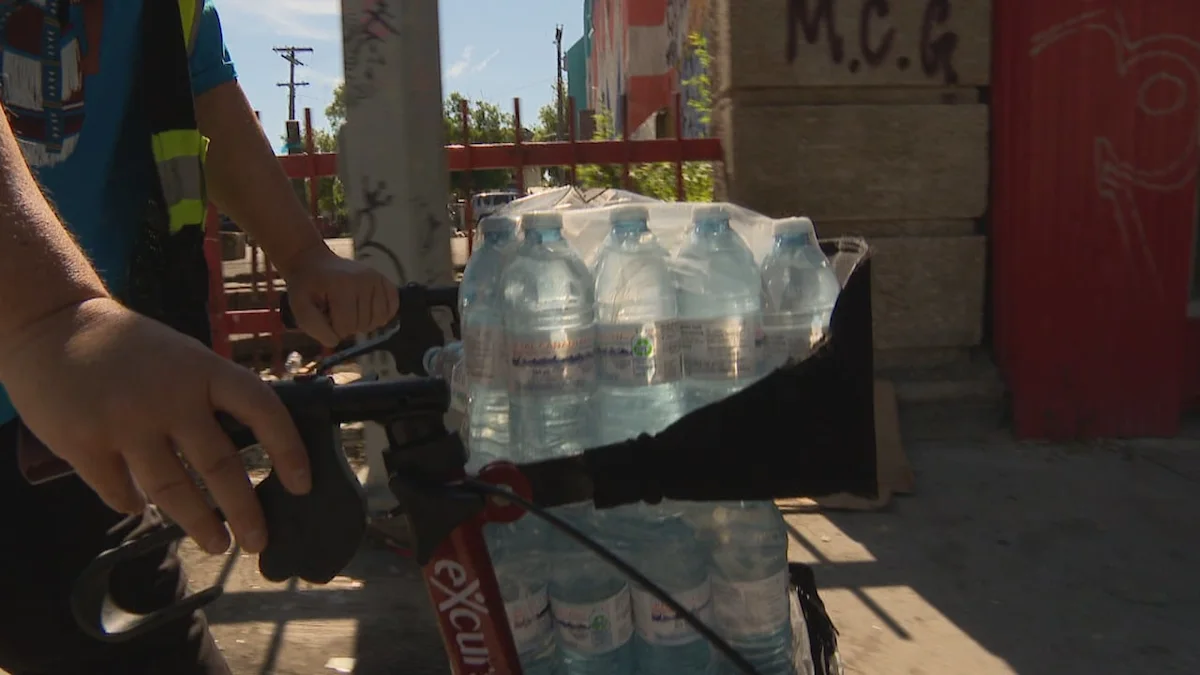 Outreach workers help vulnerable Winnipeggers endure dangerous heat wave