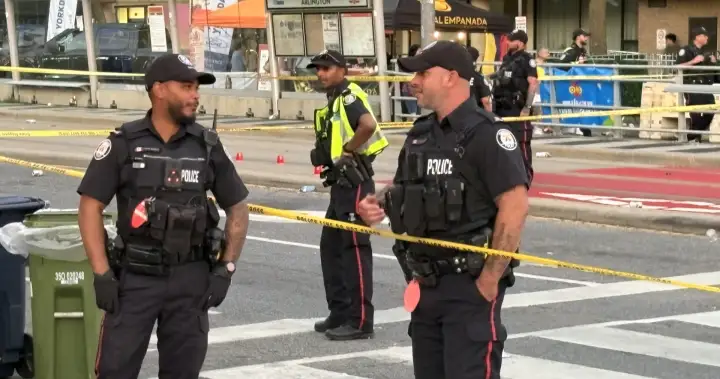 2 dead, 4 injured after ‘exchange of gunfire’ in the middle of Toronto street festival