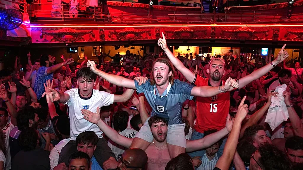 Jude Bellingham double sends jubilant England into World Cup semis