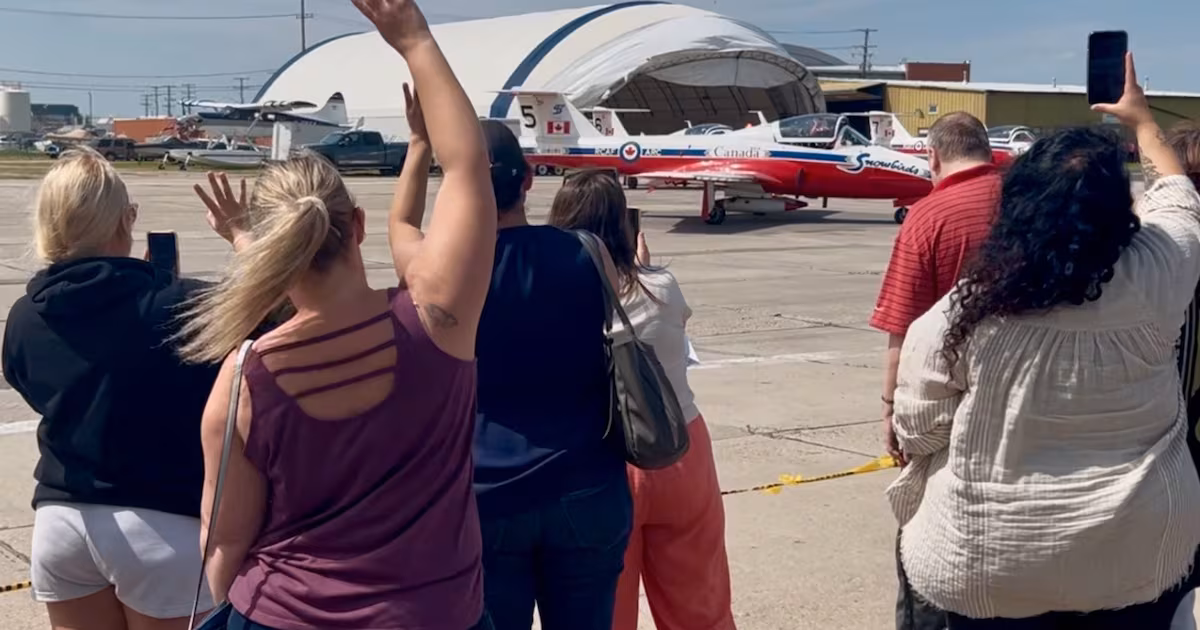 Saskatoon waves goodbye to Snowbirds one last time