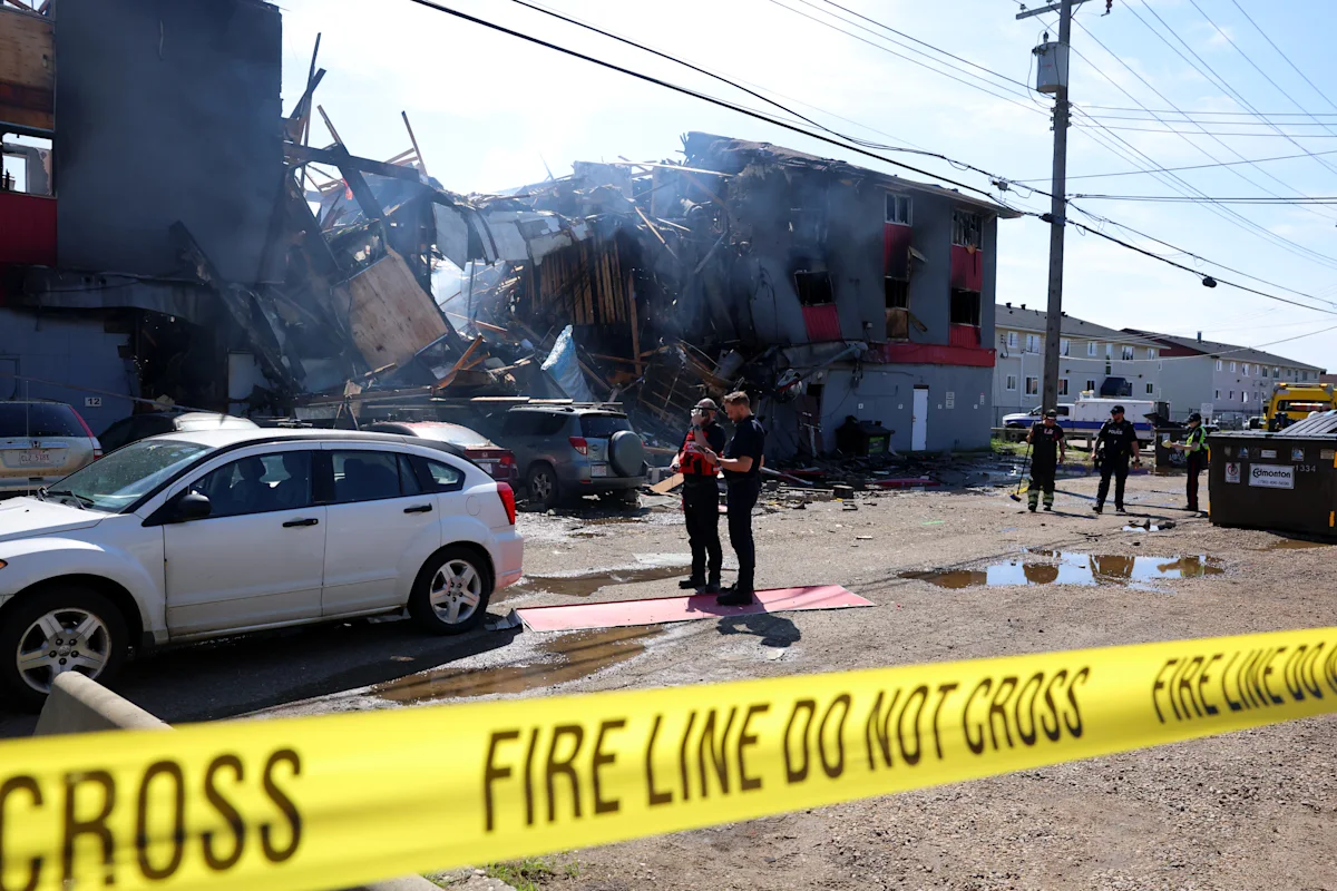Man dies after jumping off balcony to escape fire