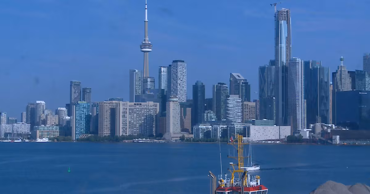 ‘Looks can be deceiving’: Toronto’s sky seems clearer but poor air quality persists, meteorologist says