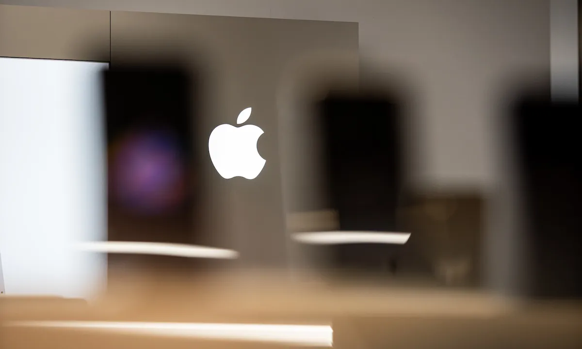 Apple Retakes Top Valuation Spot as Wall Street Rewards Smart AI Spending