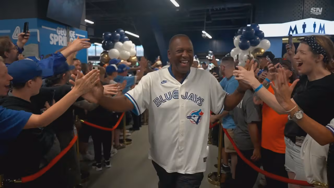 Blue Jays unveil statue of 1993 World Series hero Joe Carter
