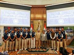 Team India meets Indian diaspora at High Commission before Lord's series decider