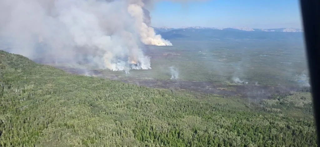 Fire outside Wrigley, N.W.T., moves closer to community