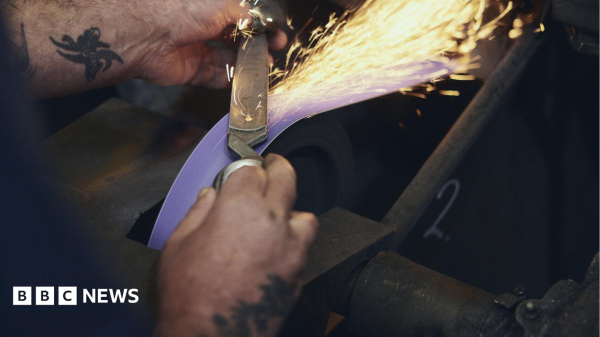 Manufacturing: How trainees combine tech and age