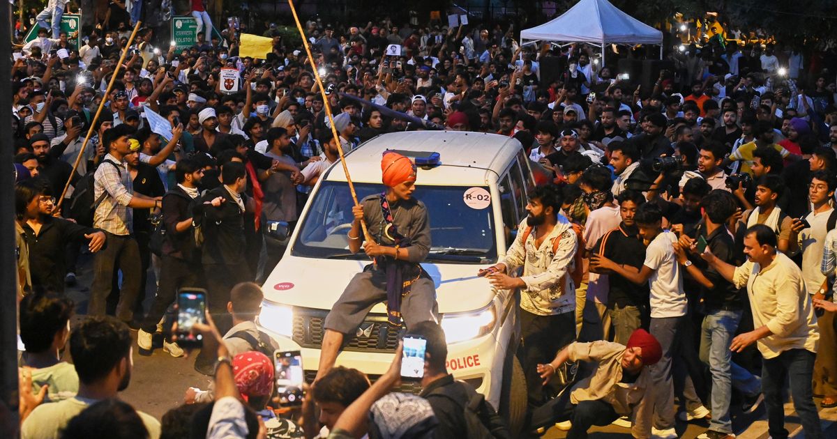 India protest movement holds capital sit